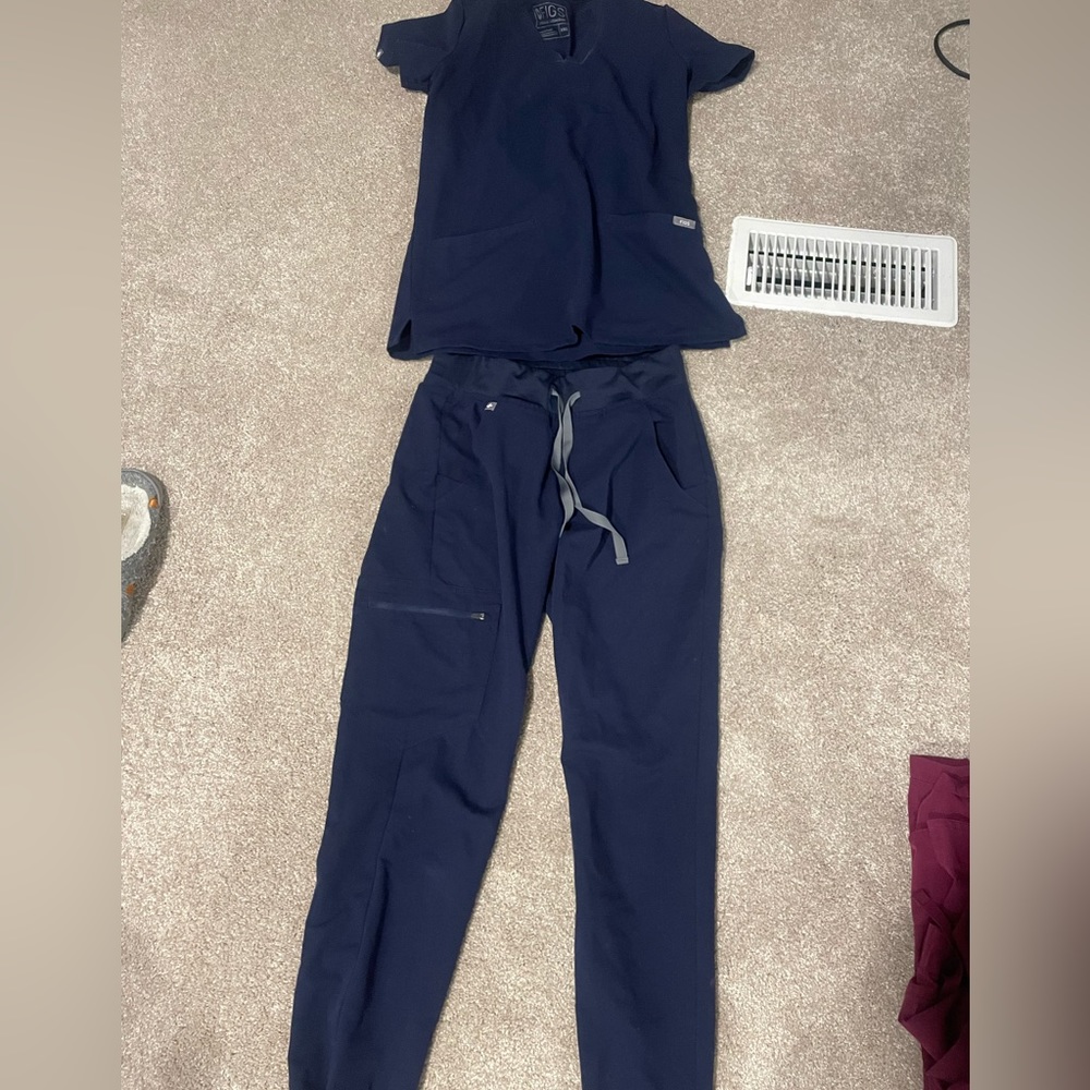 Like new- FIGS brand scrubs !
